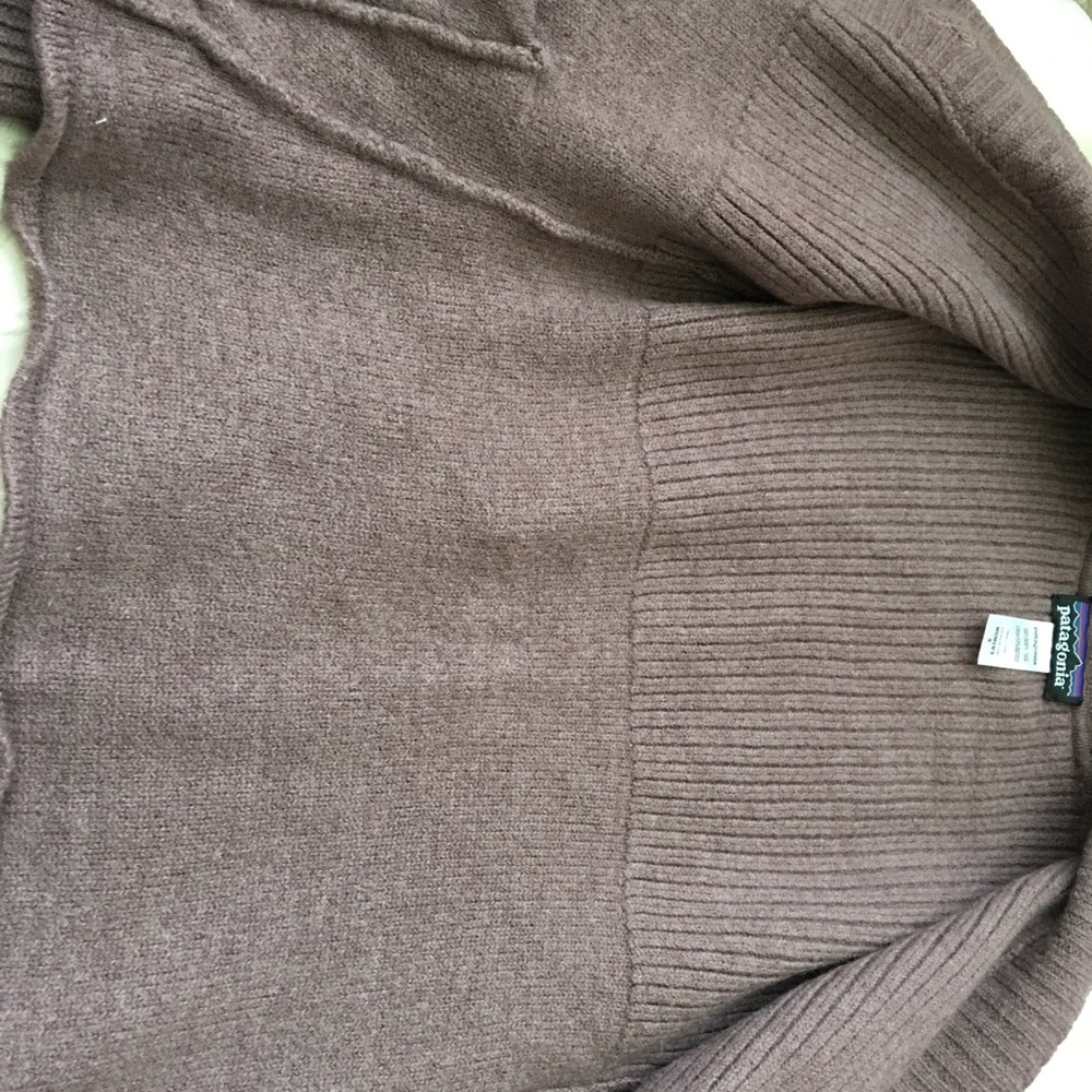 Patagonia wool sweater. - Picture 4 of 6